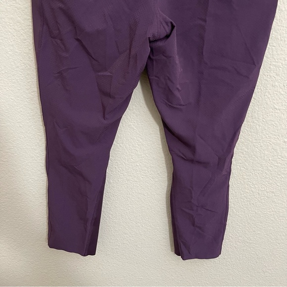 Athleta Ultimate Dobby Mesh Capri Leggings High Rise Mulberry Rose Purple Small - Picture 9 of 11